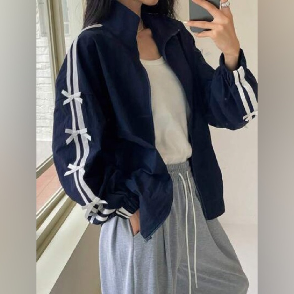 New medium Dazy zip up side stripe bow windbreaker jacket  navy blue white